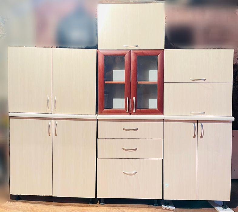 Кухонный гарнитур б у. 2.60м.