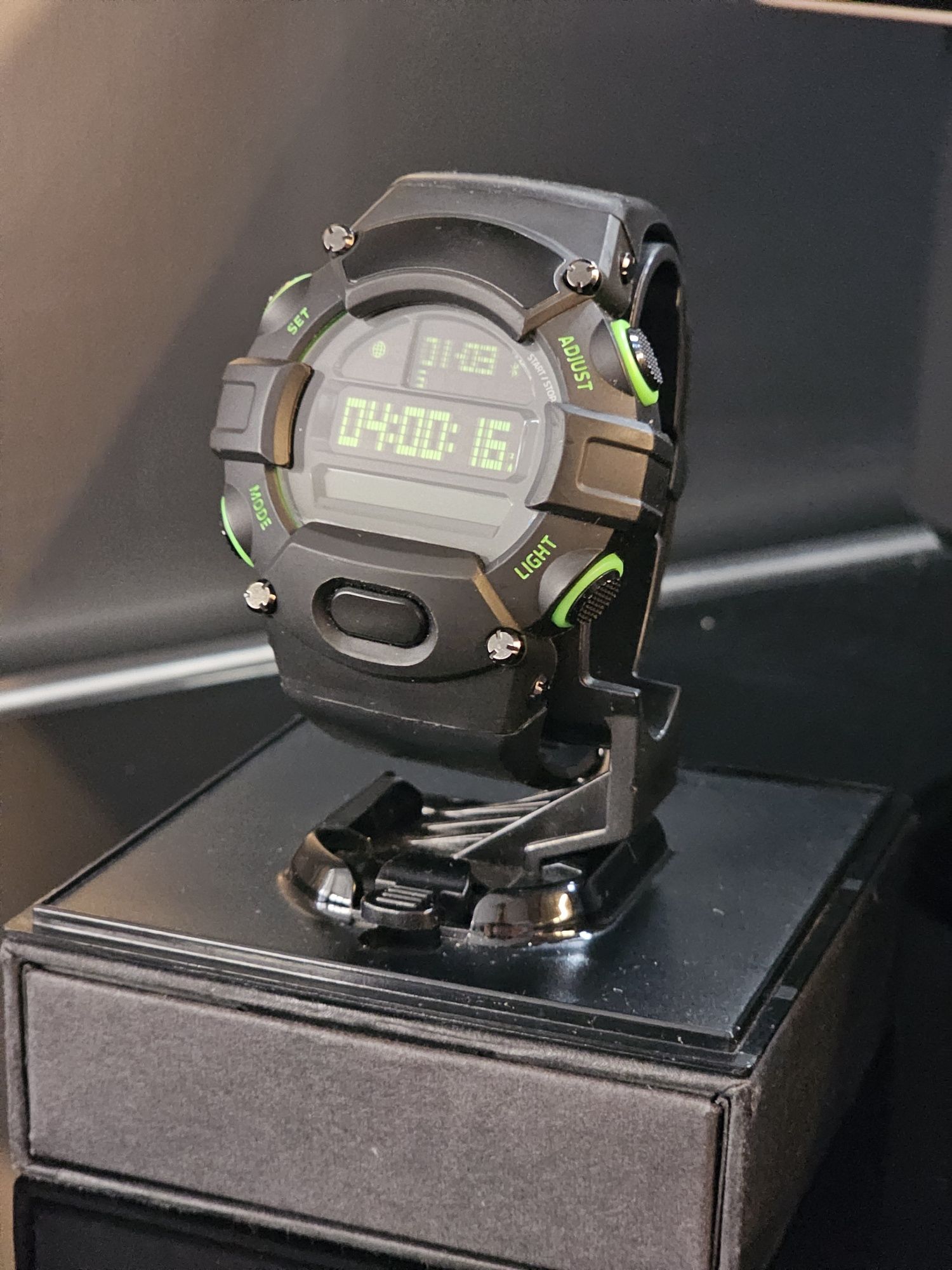 Часовник Razer Nabu