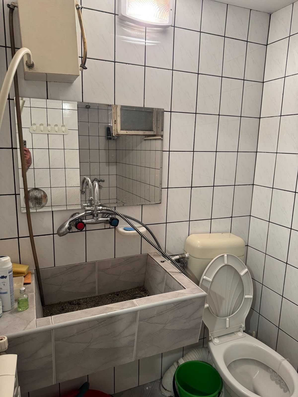 Продавам гарсониера с гараж