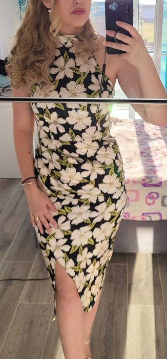 Rochie de cooktail , cu flori