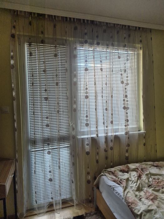 Два броя бежови пердета