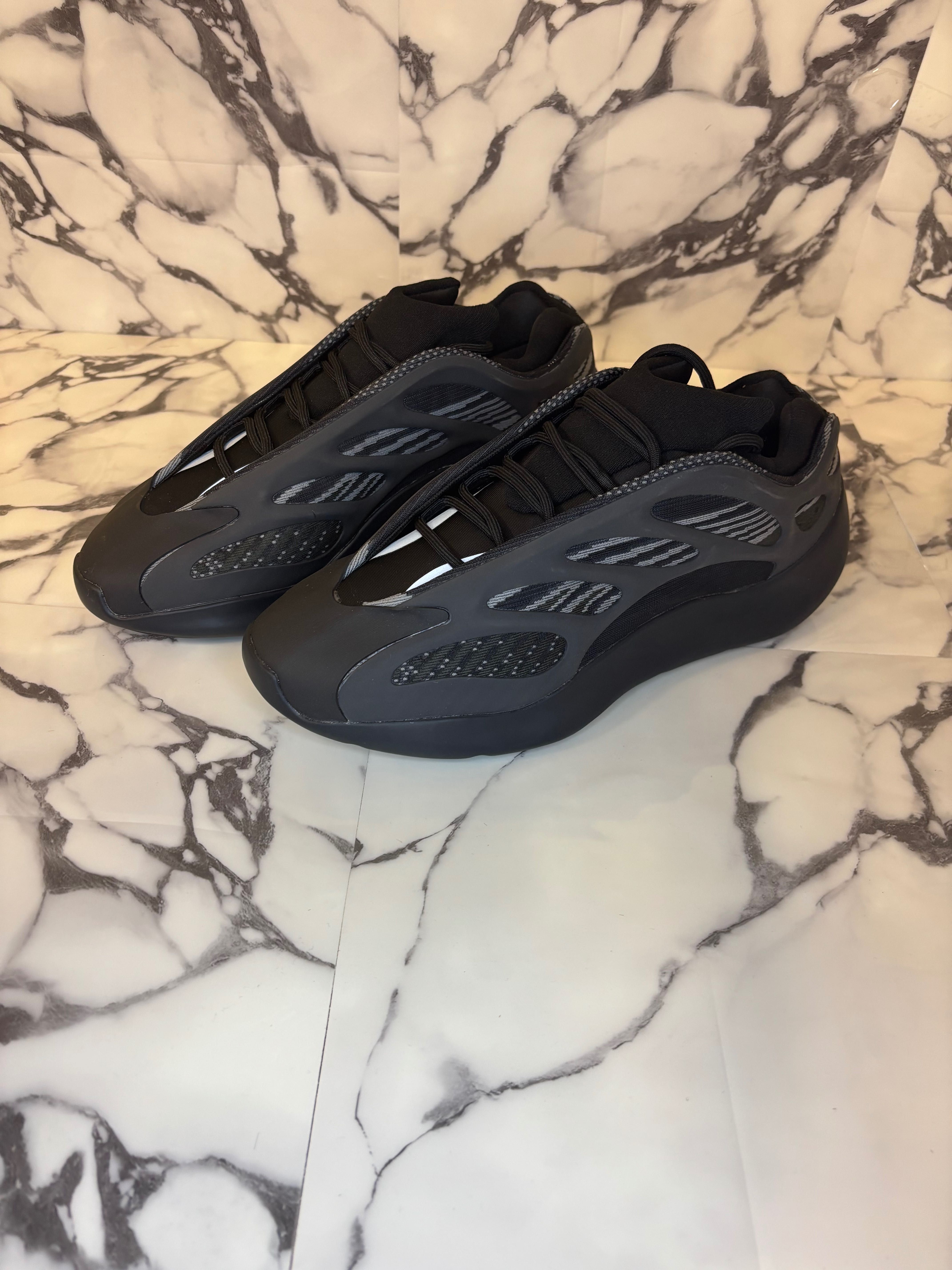Adidas yezzy 700