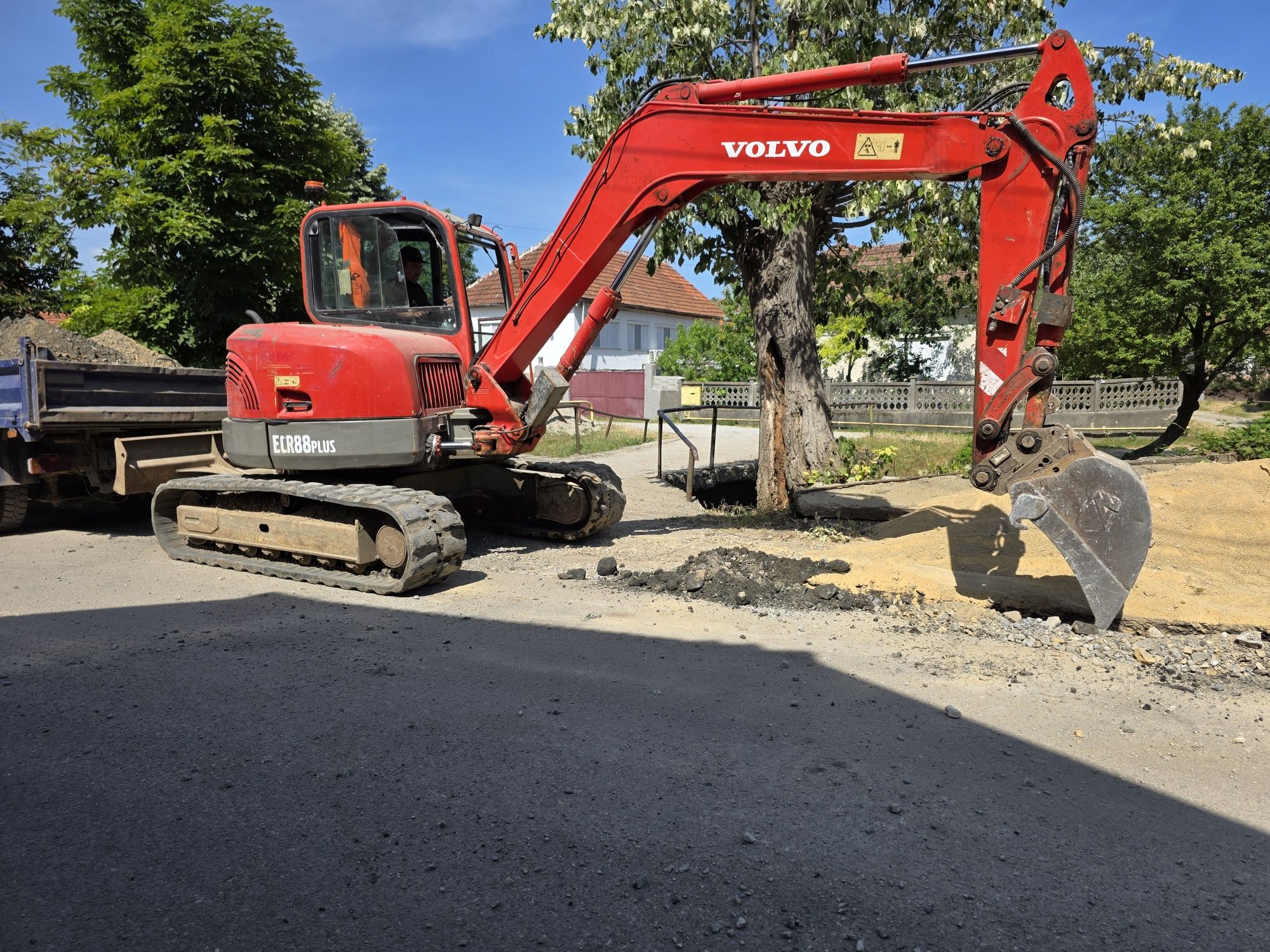 Vand excavator Volvo ECR 88