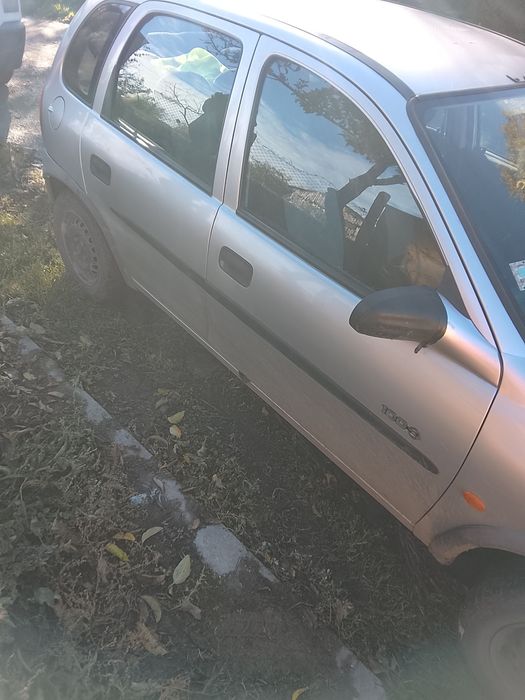 Опел Корса 2000год  бензин