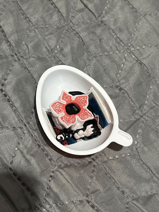 обмен/продажа демогоргона kinder joy очень странные дела