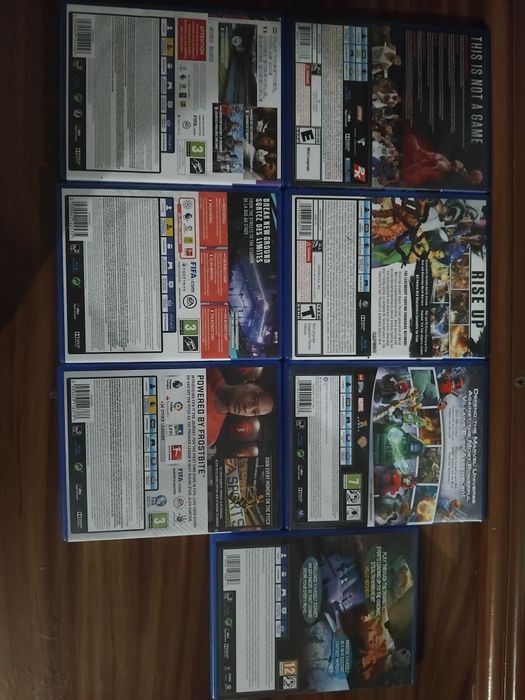 Vand jocuri ps4 utilizate doar o data