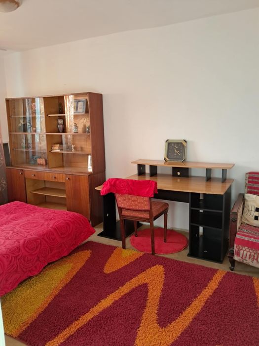 De inchiriat, 3 camere, Filiasi