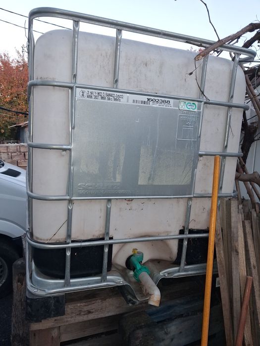 Голям Бидон за Вода 1 тон. И капково напояване