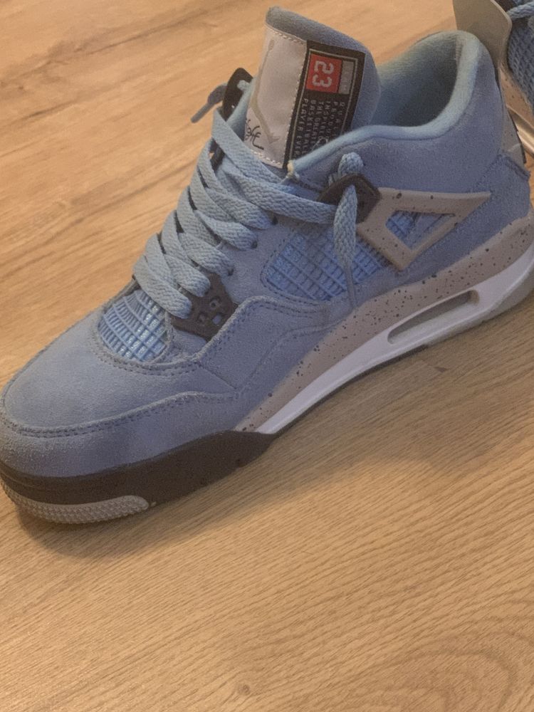 Jordan 4 Univeristy Blue marimea 39