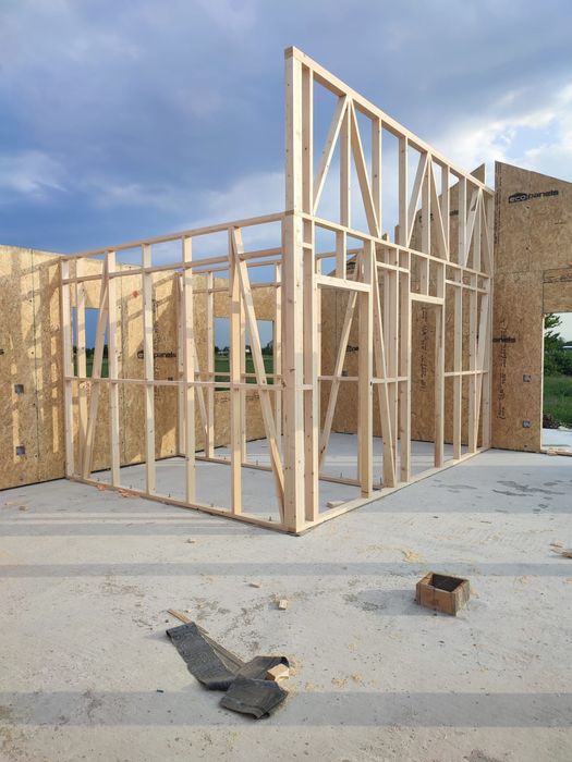 Confectionam structuri din lemn, acoperisuri, foisoare etc.