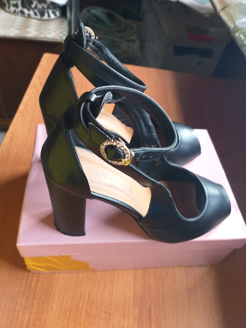 Продам шикарные летние туфли Jimmy CHOO