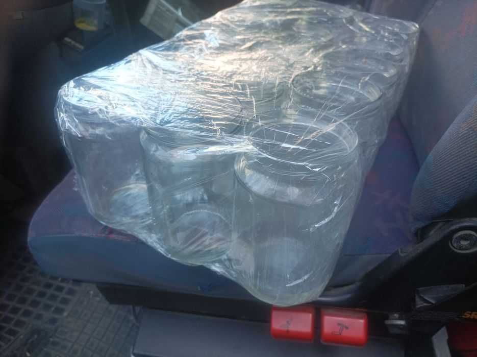 Продавам около 1000 броя буркани  720мл с винт, измити БЕЗ ЕТИКЕТИ