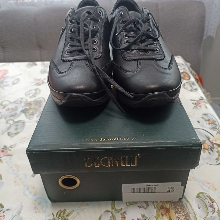 Продавам обувки DUCAVELLI
