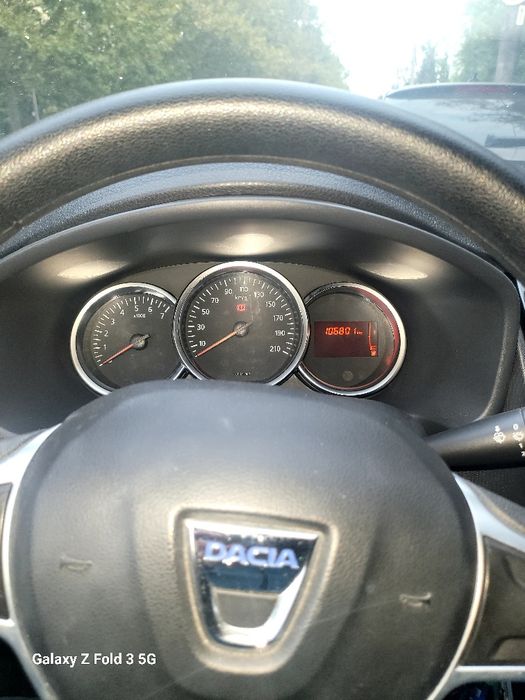 Vând Dacia Logan