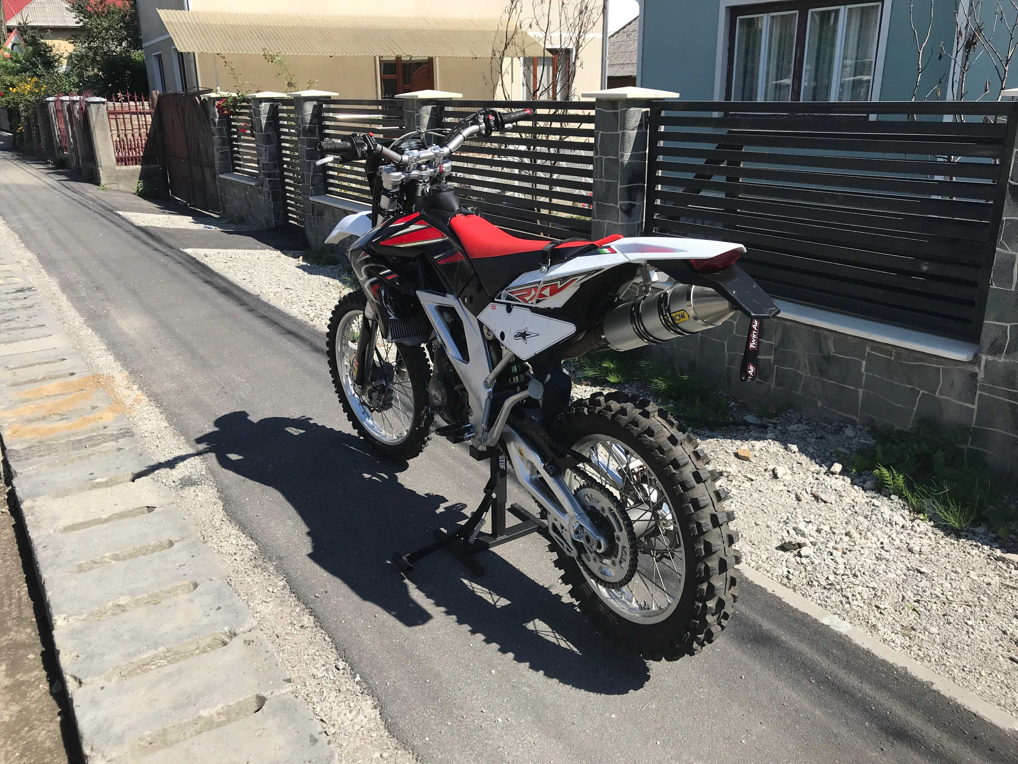 Dezmembrez Aprilia RXV 450 2010