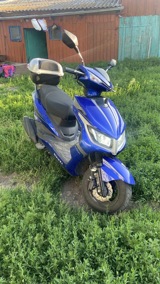 Продаю скутер М8
