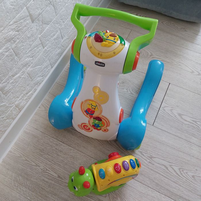 Толокар Chicco + развивающая игрушка