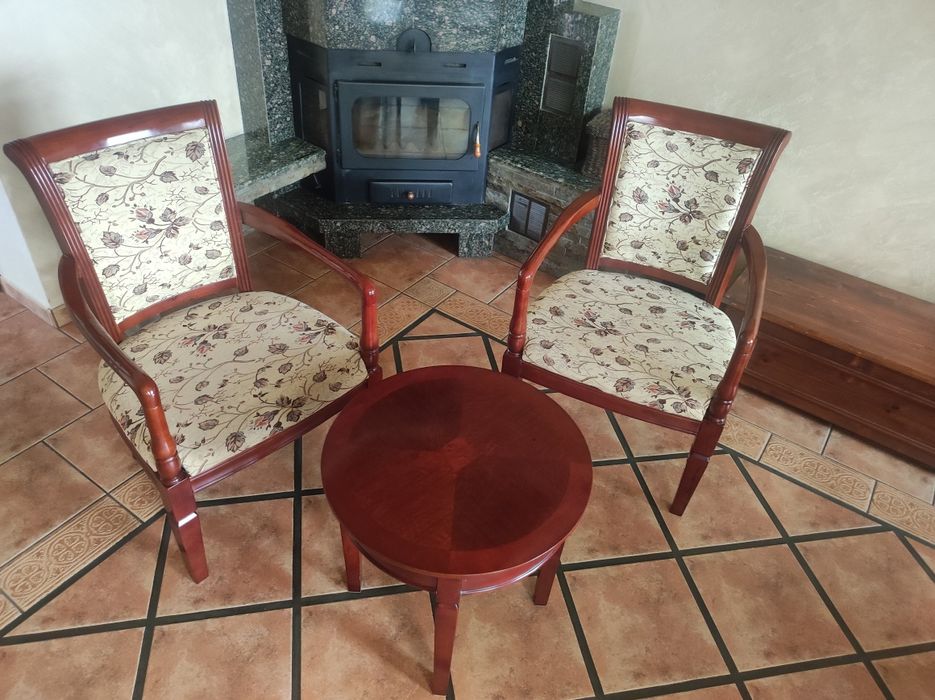 Комплект маса с два стола