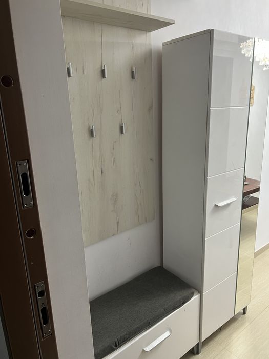 Vand cuier foarte putin folosit!