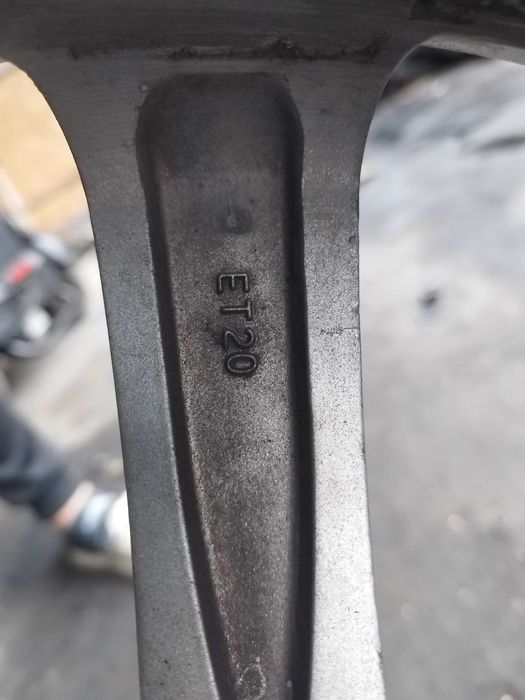 Vând schimb jante r19 style 166
