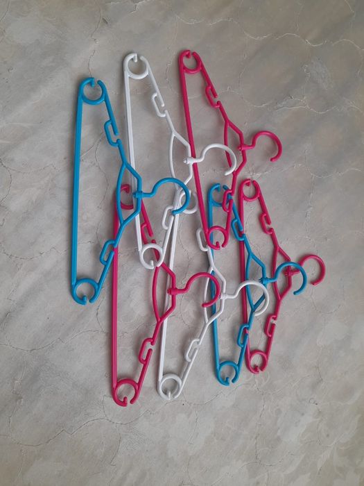 Продам детские вешалки.