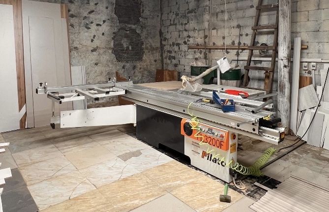 Срочно продам станок в мебельный цех.