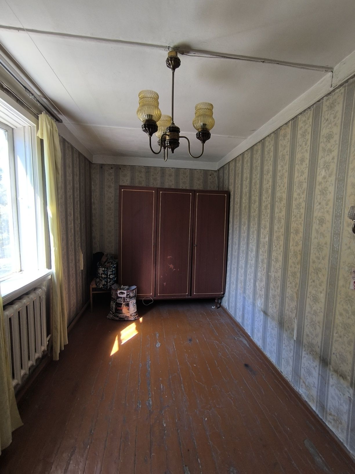 Спутнике квартира в деревянном доме. 3 ком.  2/2  комнаты раздельные