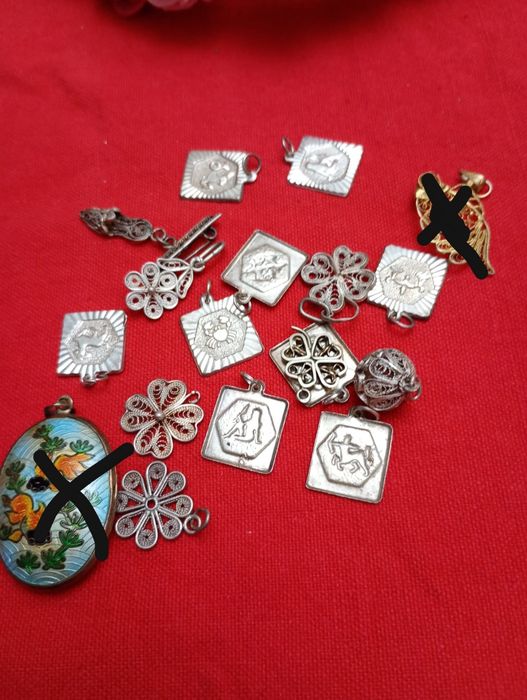 Vând diverse amulete