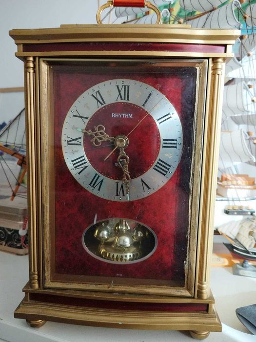 Настолен часовник с мелодии RHYTHM CITIZEN, въртящи се декорации JAPAN