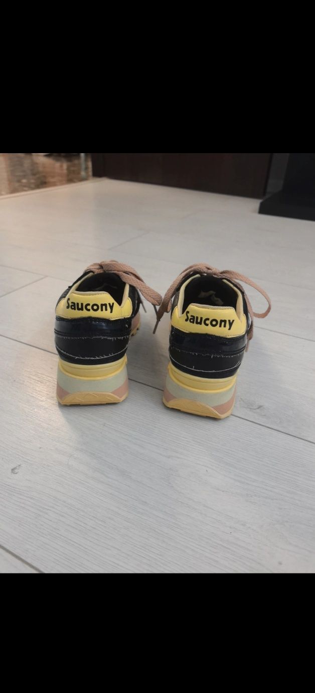 Adidasi Saucony 37,5, de fapt sunt un 36 (23cm talpa interioara)