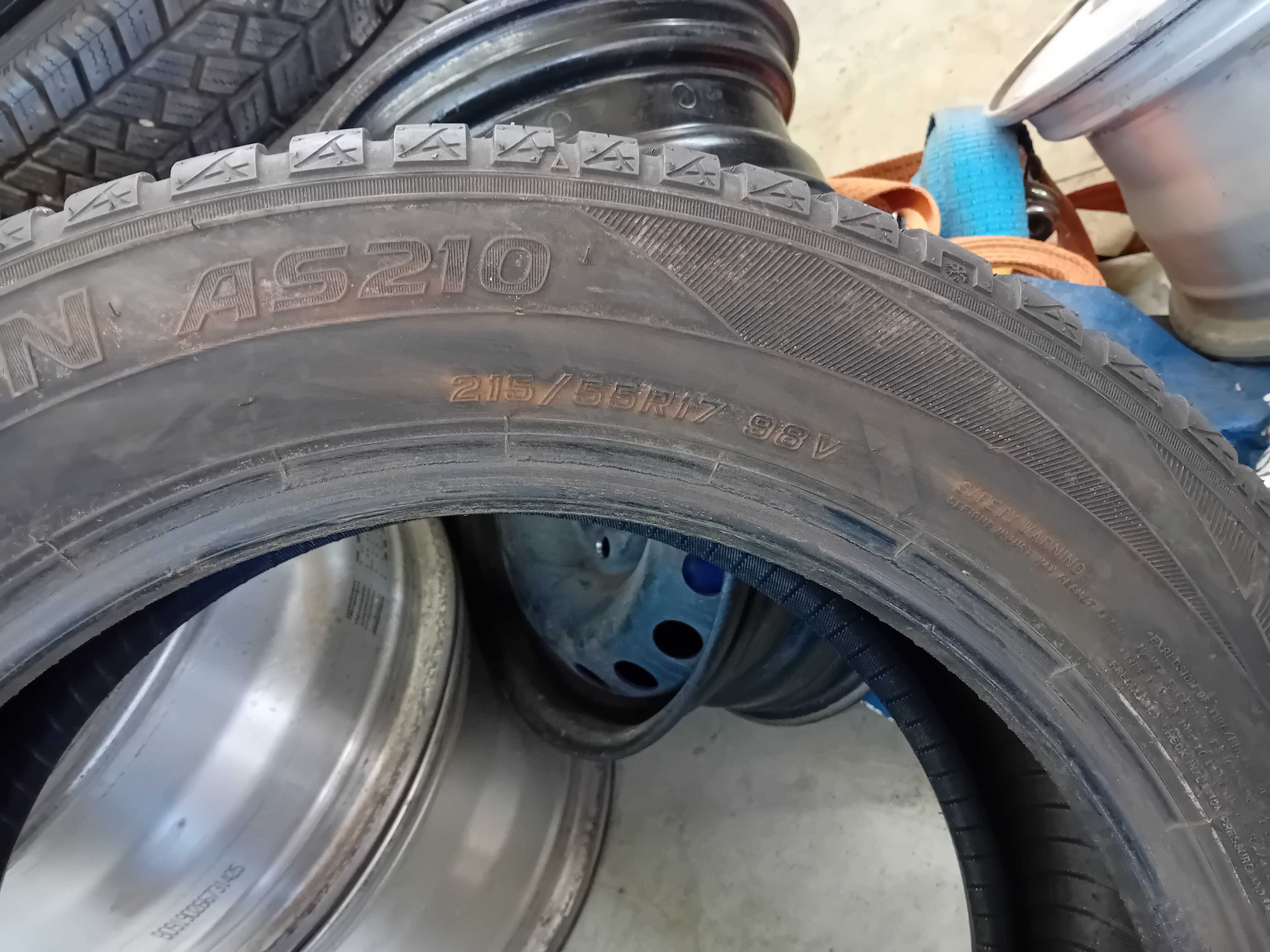 2бр всесезонни гуми Falken 215 55 17 dot0521