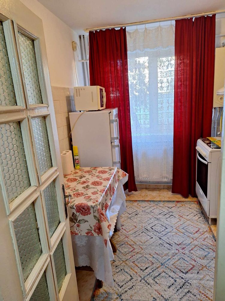 Inchiriez apartament zona Calea Galati