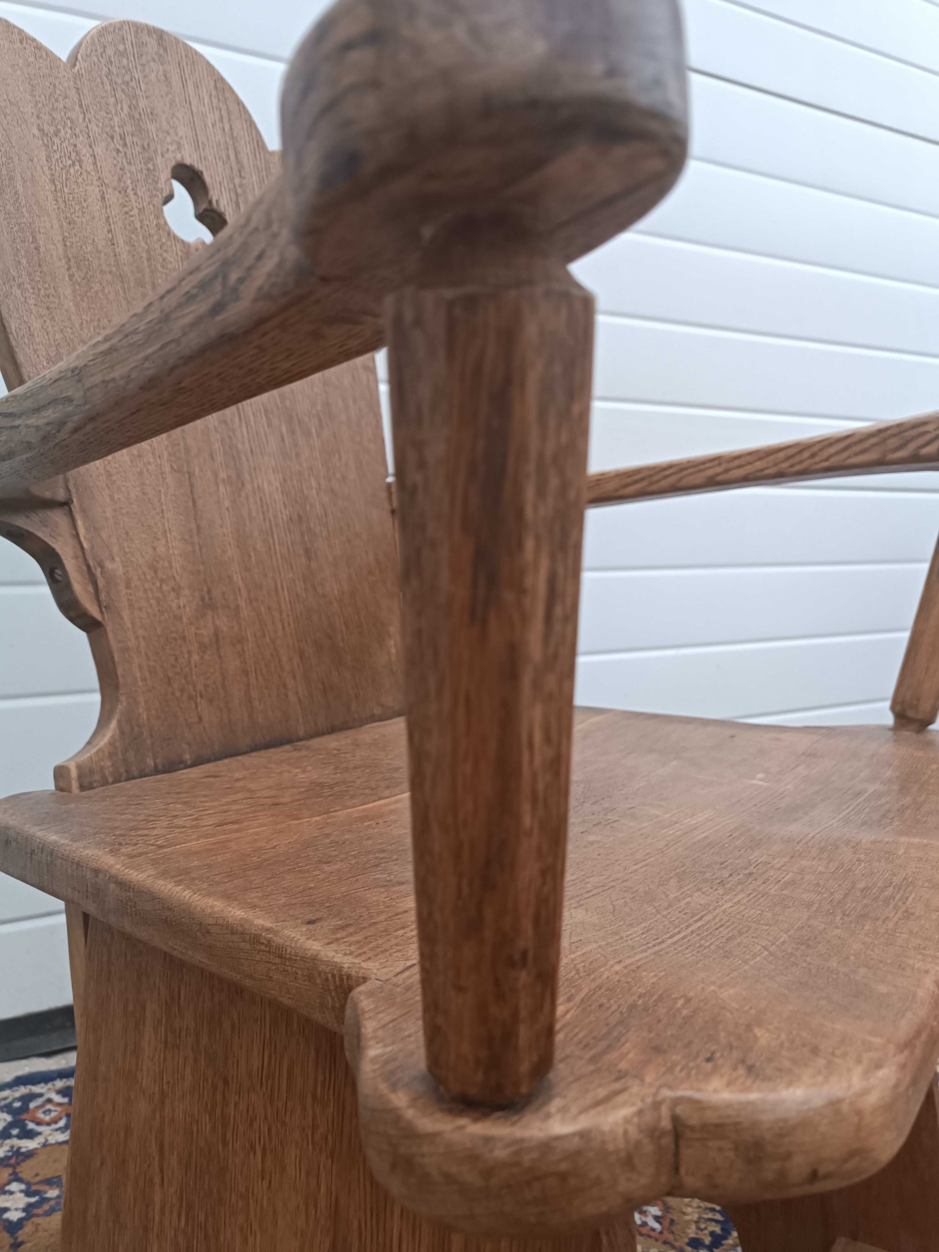 Ретро дървени масивни кресла с изящни сглобки (тронове). Внос Холандия