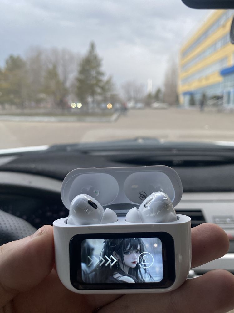 AirPods Pro с сенсорным экраном на кейсе