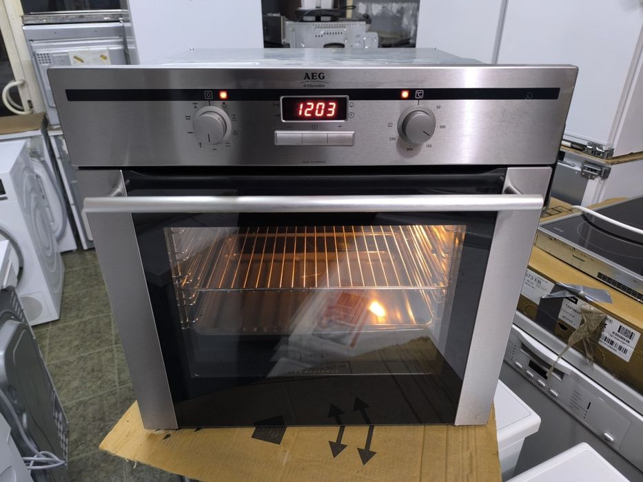 Фурна  AEG B31510-4-m за вграждане 9 Функции с вентилатор.