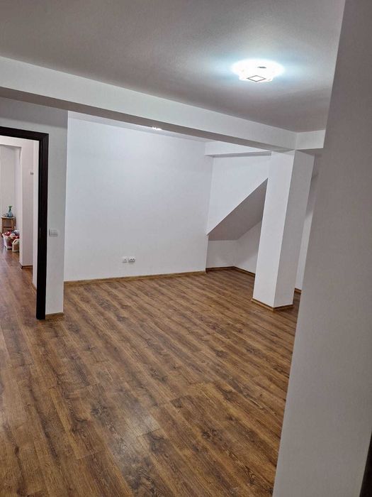 Casa 4 camere de inchiriat