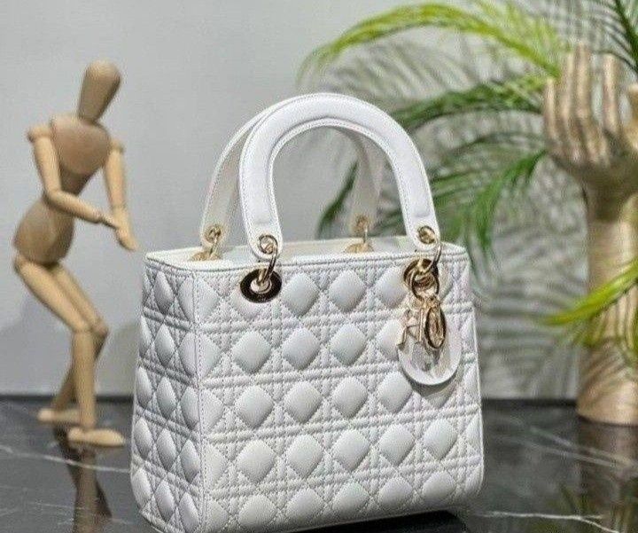 Geanta damă model Lady Medium diverse nuanțe, logo metalic, saculet