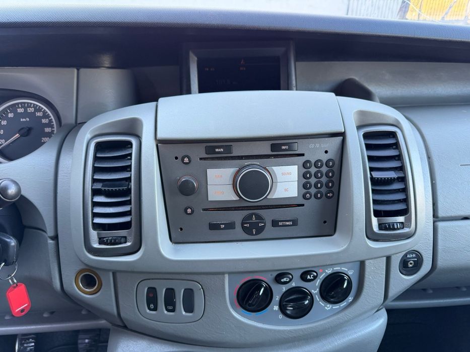 Opel Vivaro 2.0 dci 114 cai 2010