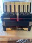 Vând acordeon hohner
