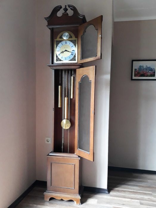 Старинен паркетен часовник "Tempus fugit