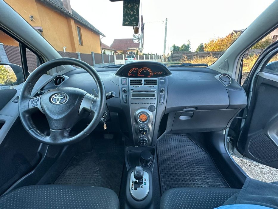 Toyota Yaris automata 1.3 benzina