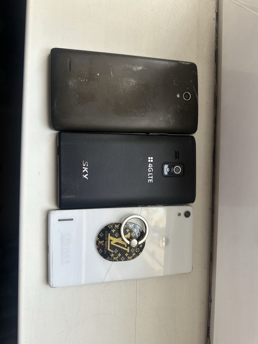 Eski telefonlar hammasi ishlidi 2 ta huawei 1 ta lg