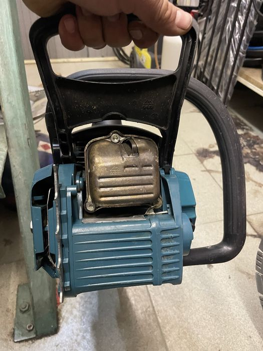 Моторна резачка за дърва makita EA3200S