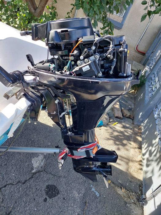 Vand motor de barca TOHATSU MFS 9,8 in 4 timpi cu cizma scurta.