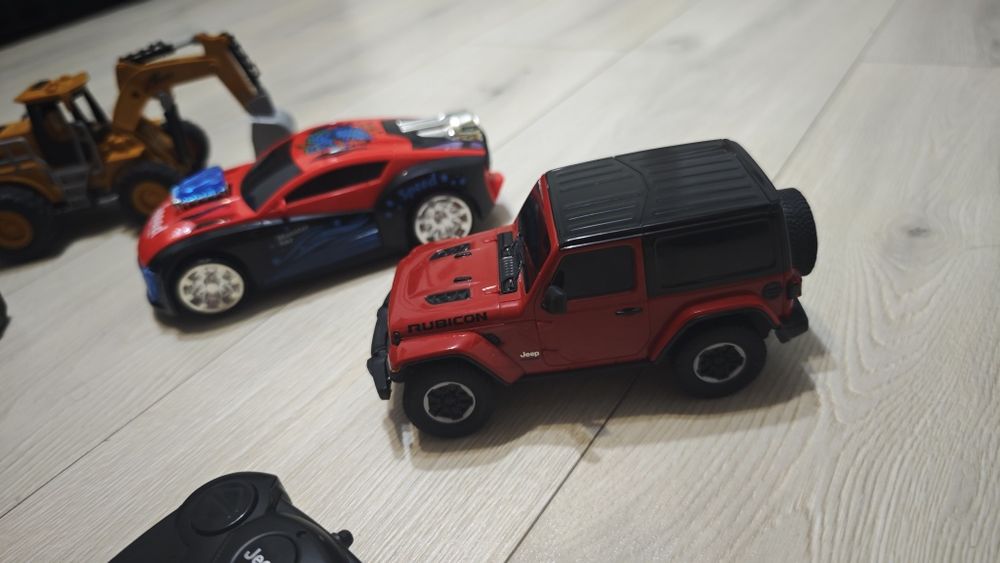 Lot jucarii, masina cu lumini, jeep cu telecomanda,  excavator/tractor
