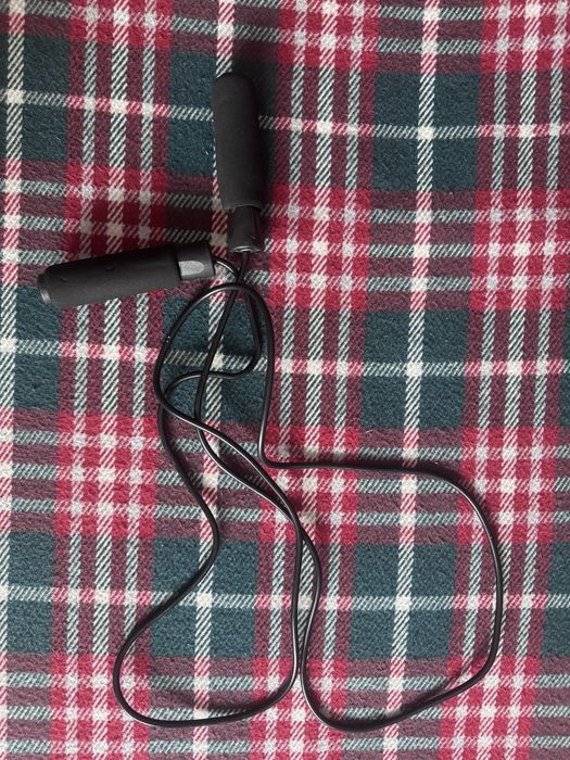 Продам скакалку недорого