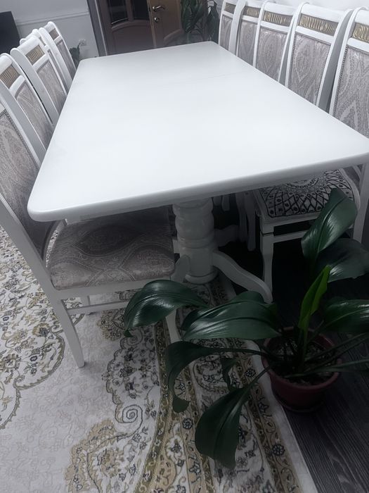 Стол со стульями