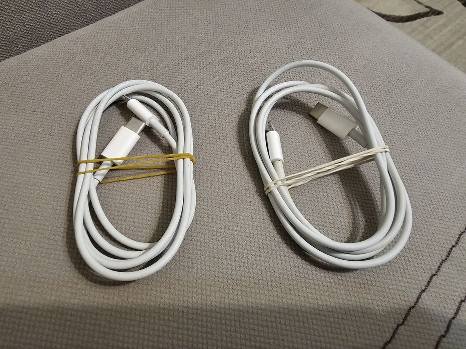 Cablu original  Iphone, doar din cutia telefonului.