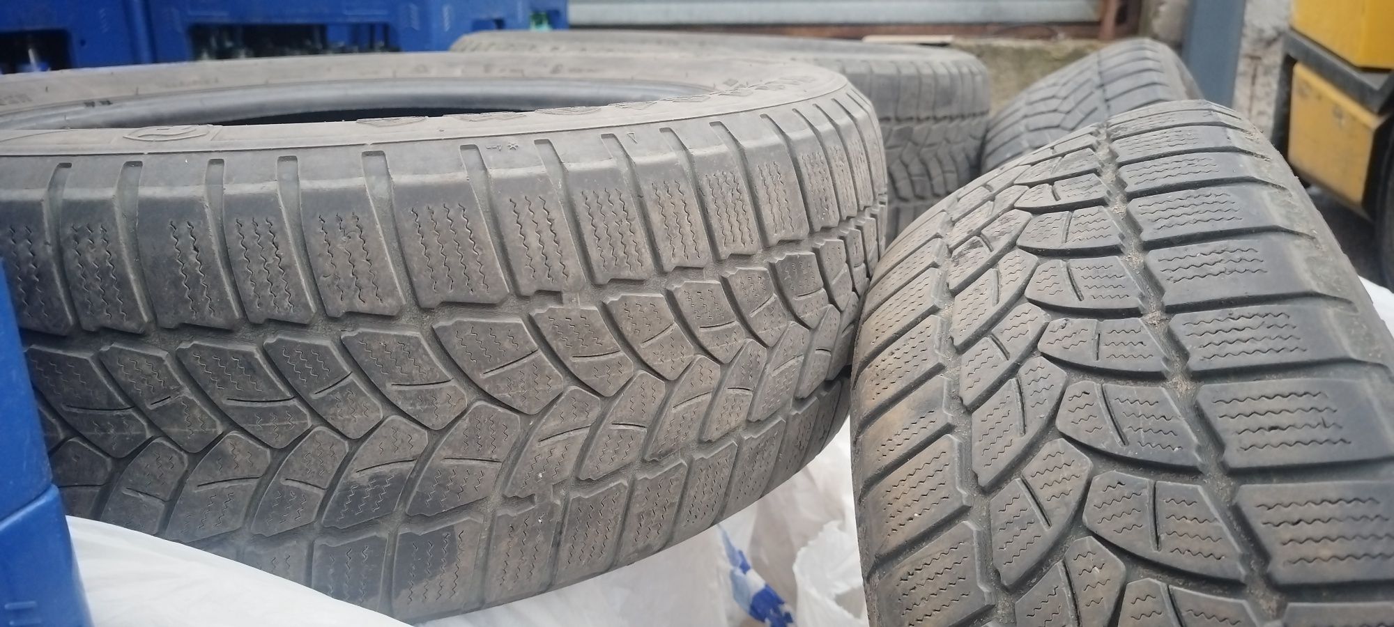 Зимни гуми Firestone 205/60/16 DOT 15 година
10 лева за брой