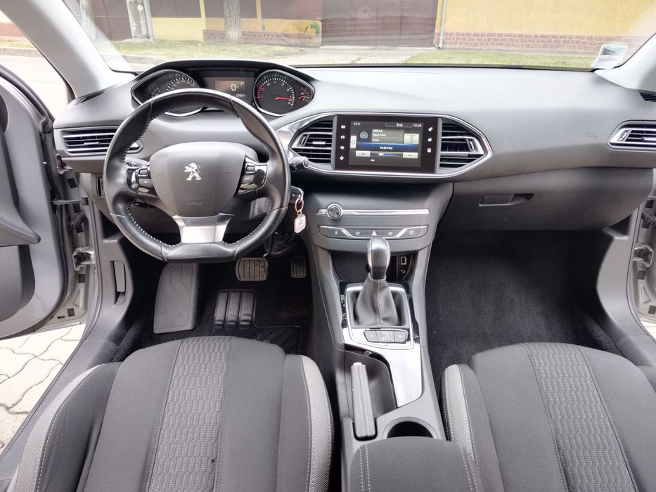 Peugeot 308 1.2iT cu 130 cp,an 2015,automat,euro 6, navi, climatronic